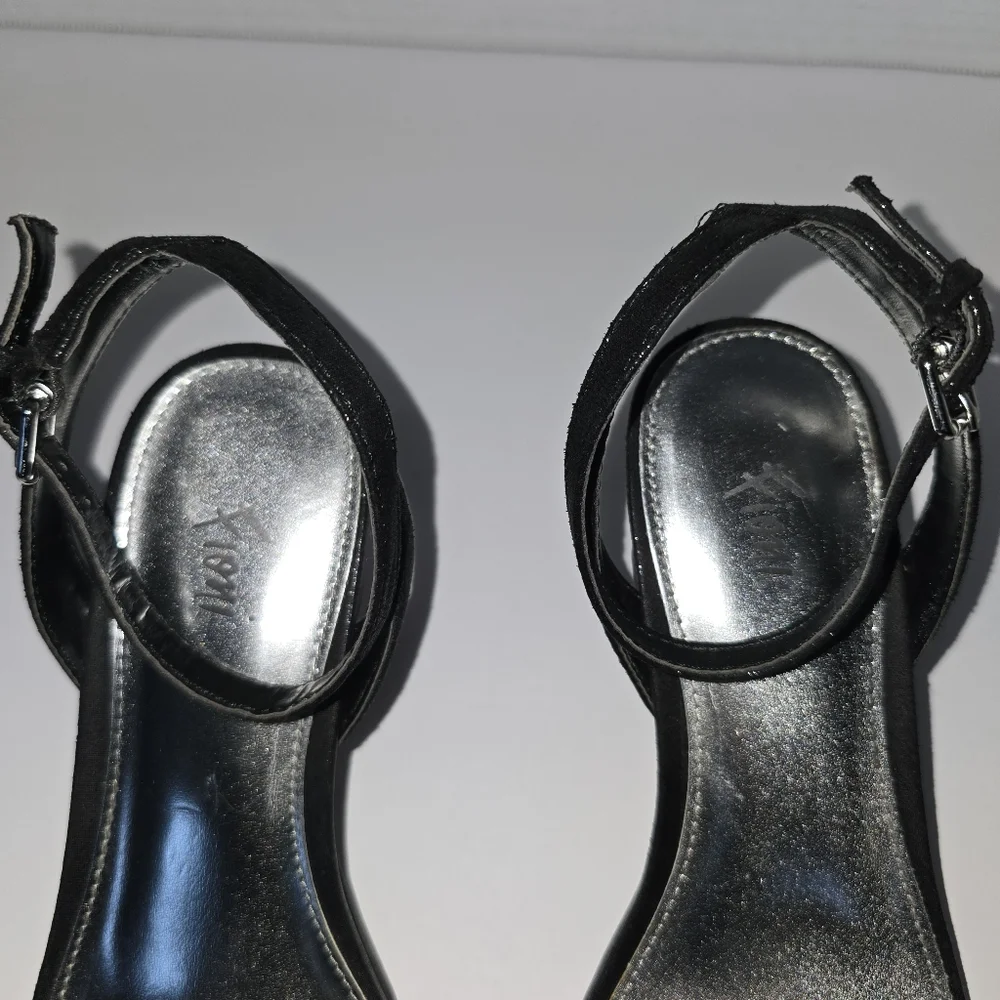 FIONI Silver and‎ Black Heels for Stylish Occasions - Picture 3 of 10